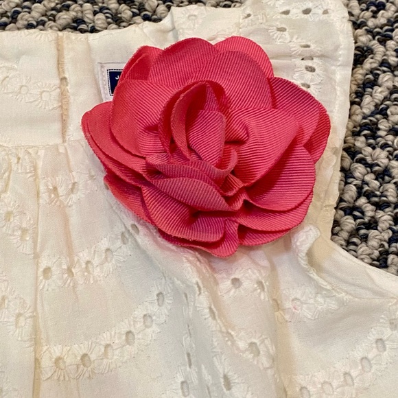 🎉 EUC! 🎉 Janie and Jack 6-12M White Scalloped Dress with Pink Rose. Worn once. - Picture 3 of 5